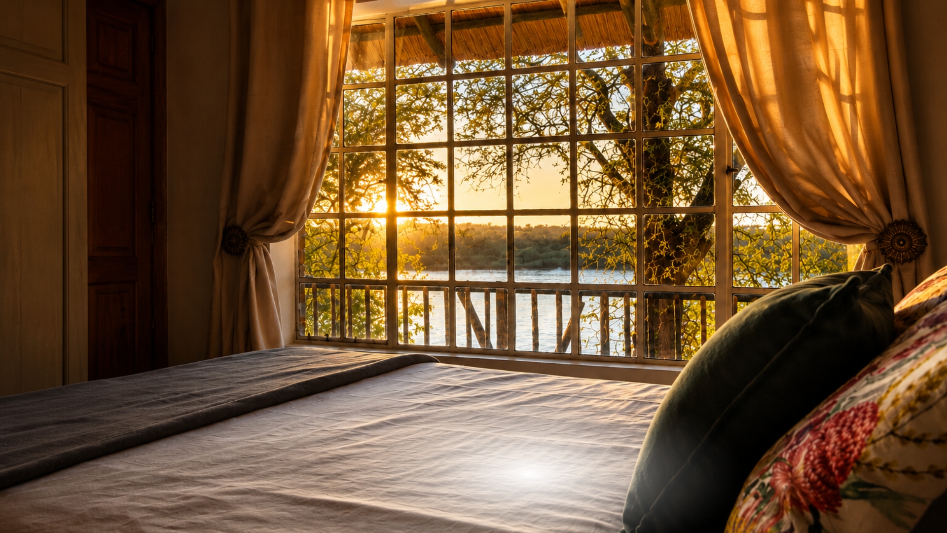 Warm river view accommodation at Makoppas Nest