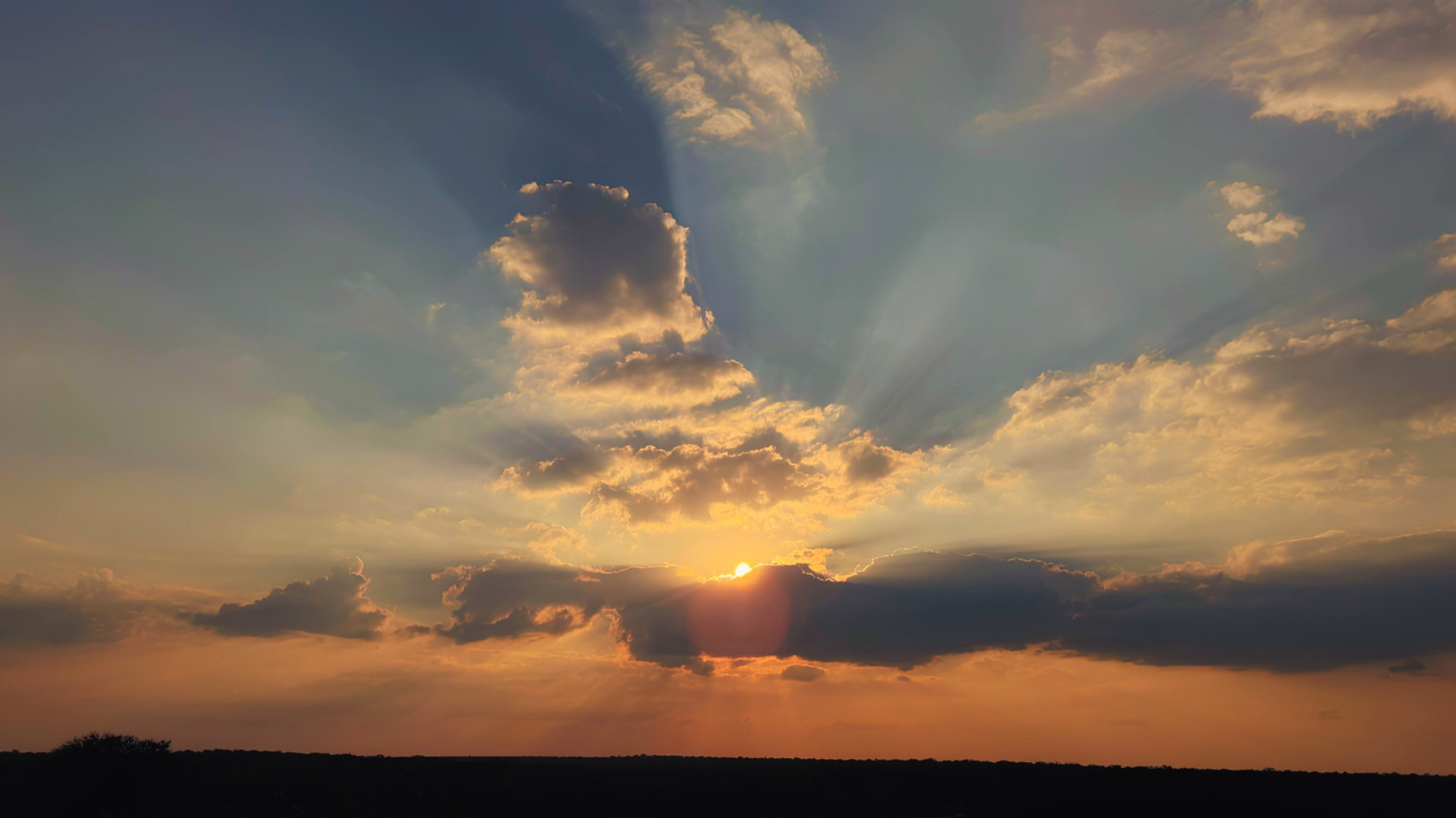 Sunset booking call to action for Makoppas Nest