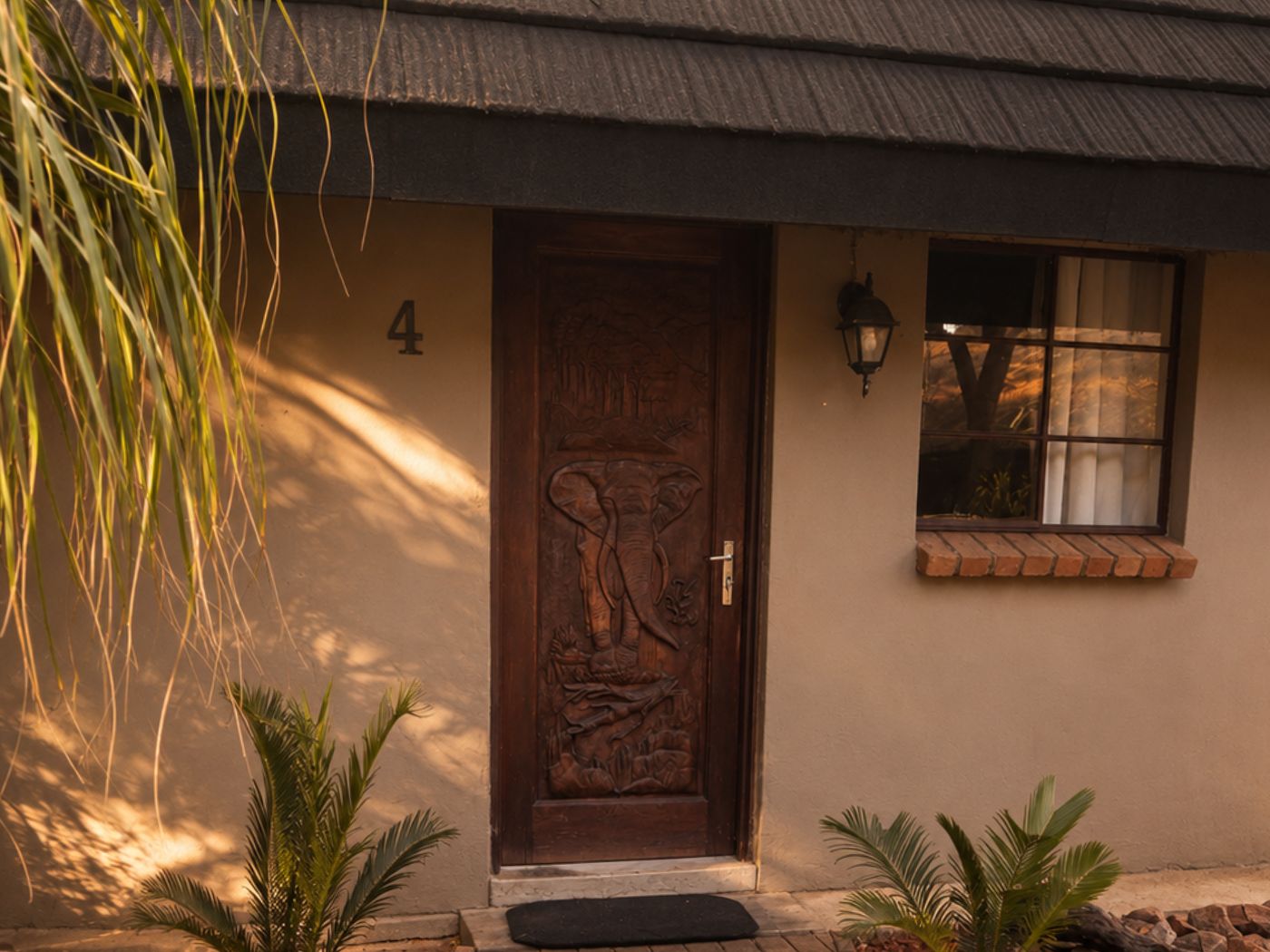 Pool Cottage 4